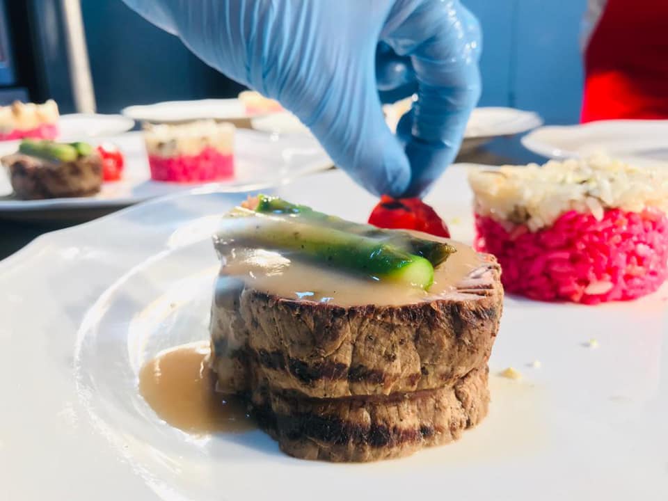 Ataşlar Catering şefi tarafından hazırlanan özel tabak